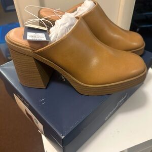 Women's Tan Block Heel Mules